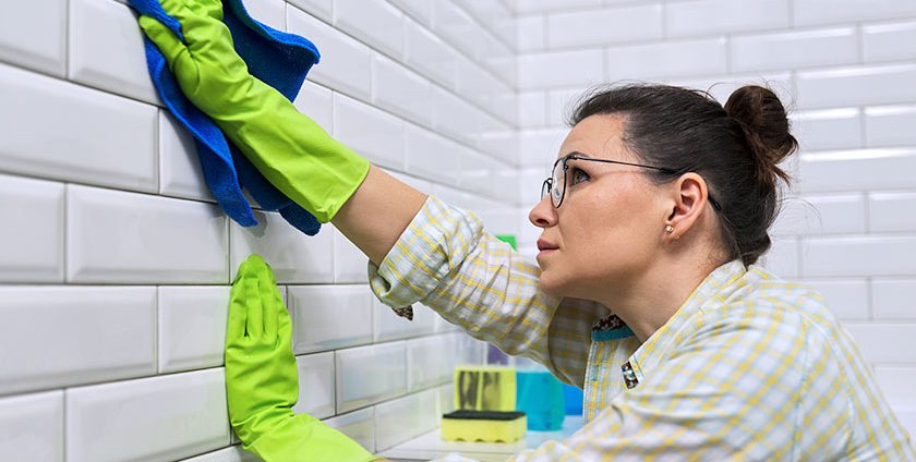 cómo limpiar azulejos baño