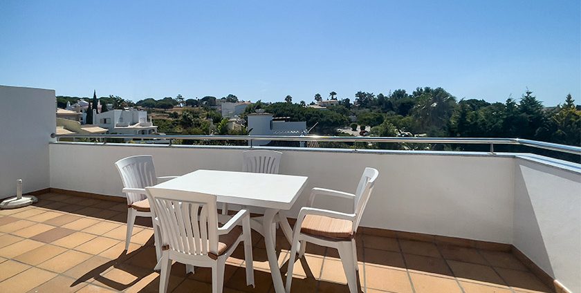 terraza de baldosas de terracota